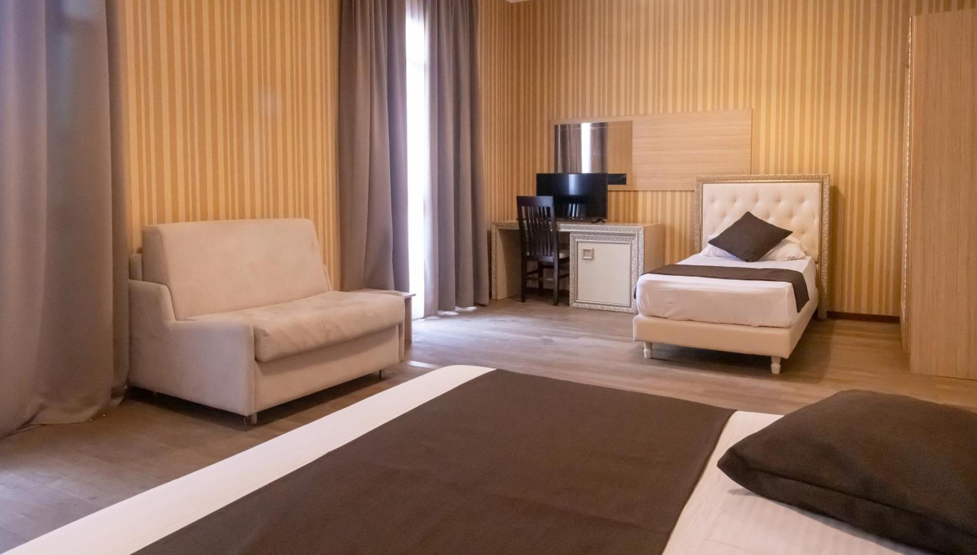 Amh Hotel Дуррес Экстерьер фото