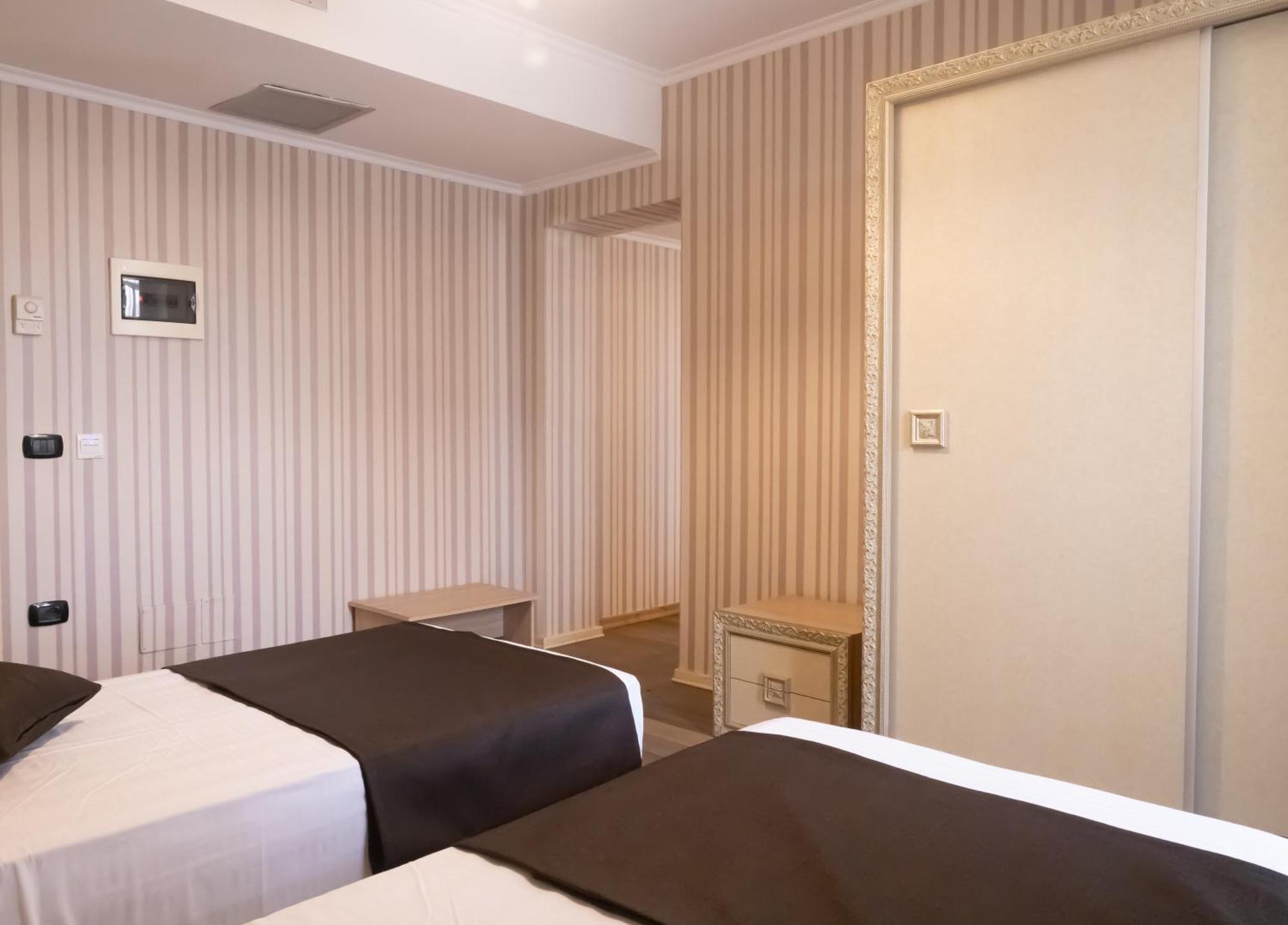 Amh Hotel Дуррес Экстерьер фото