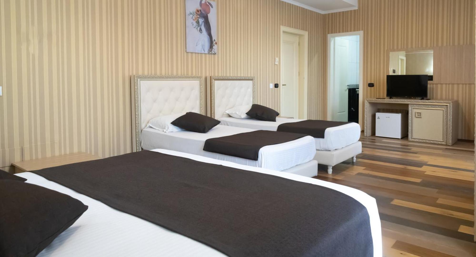 Amh Hotel Дуррес Экстерьер фото