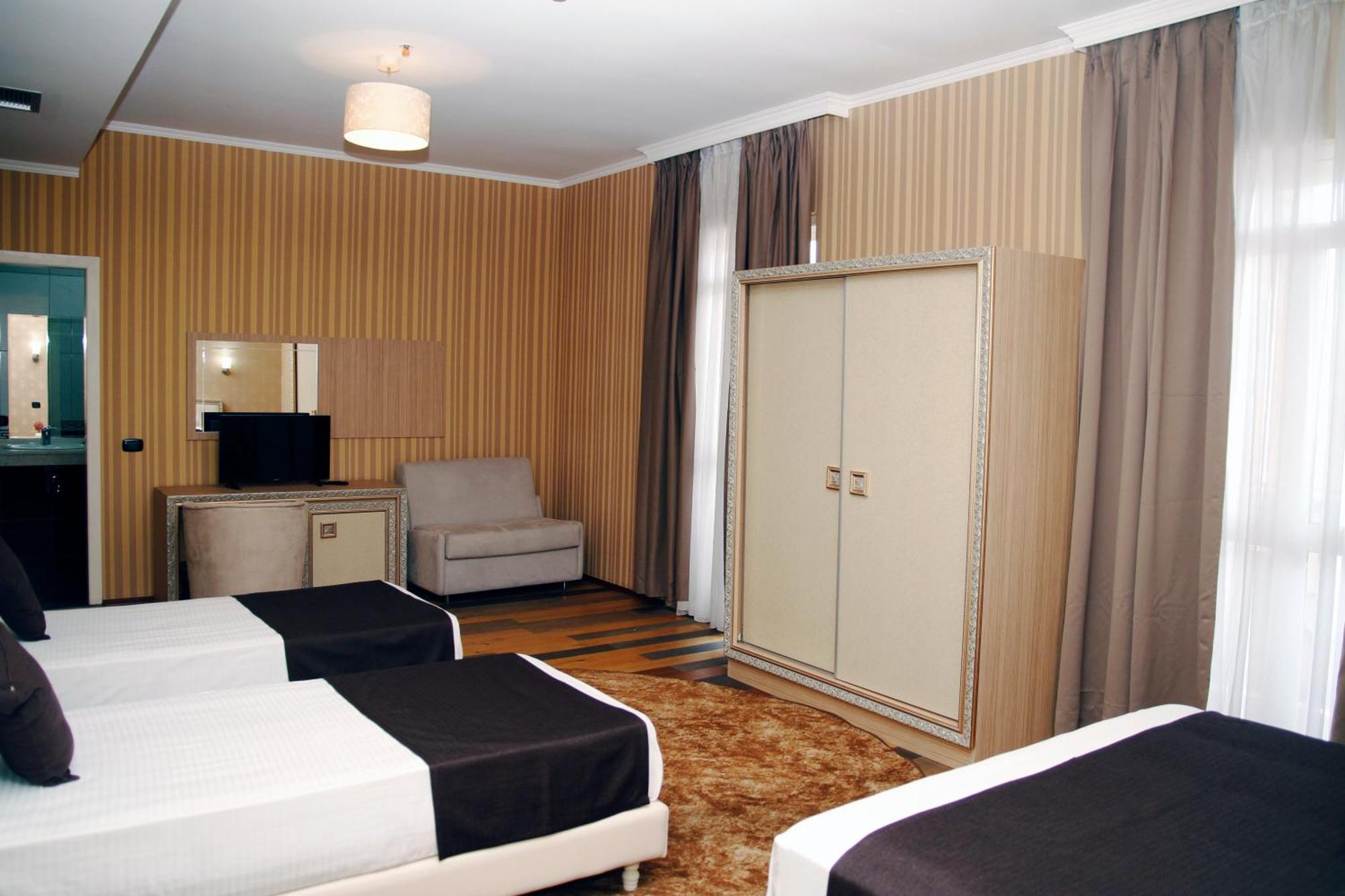 Amh Hotel Дуррес Экстерьер фото