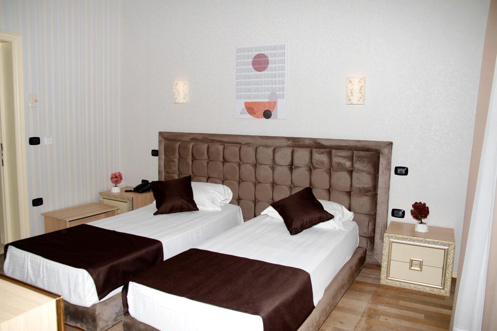 Amh Hotel Дуррес Экстерьер фото
