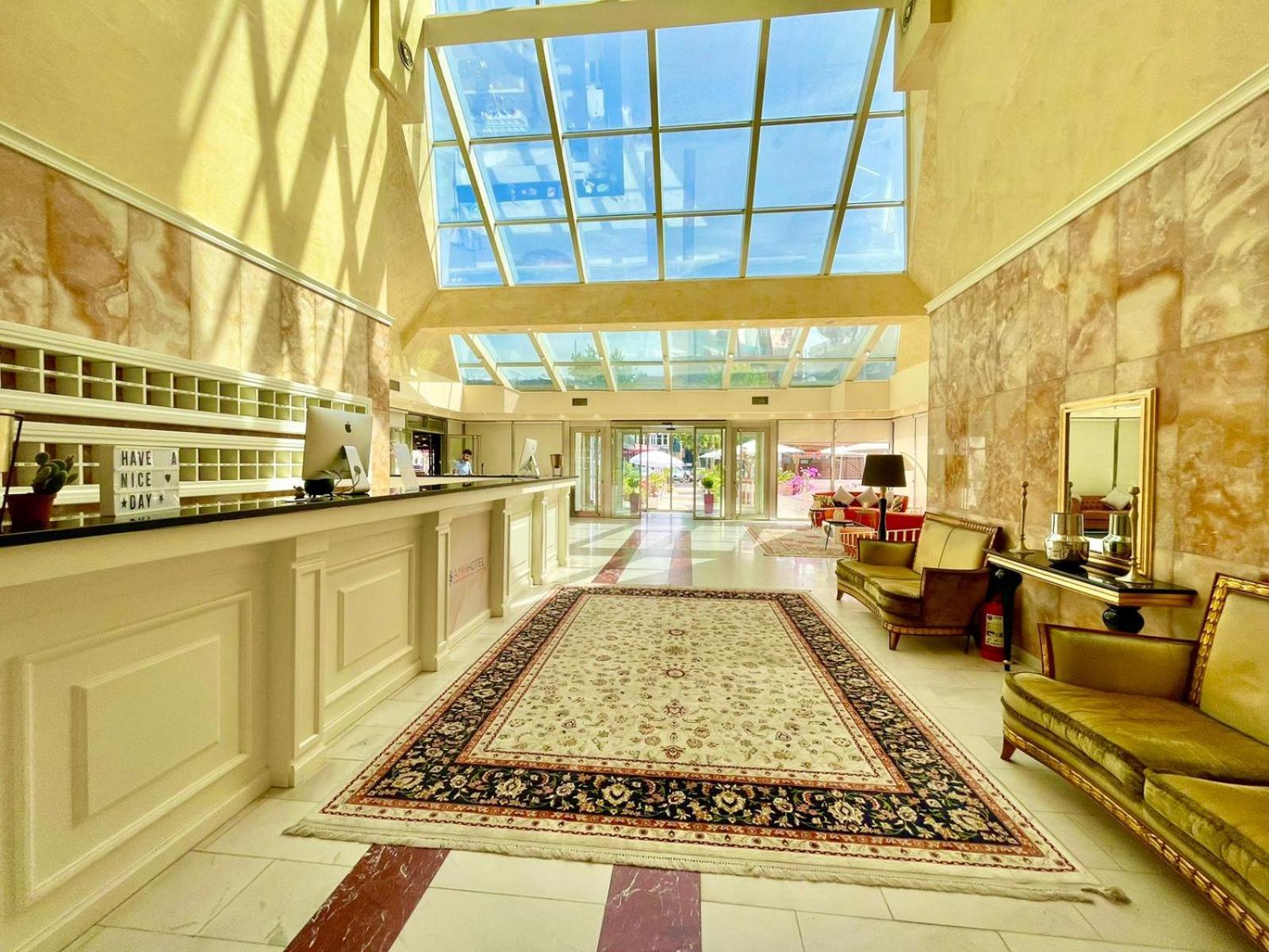 Amh Hotel Дуррес Экстерьер фото