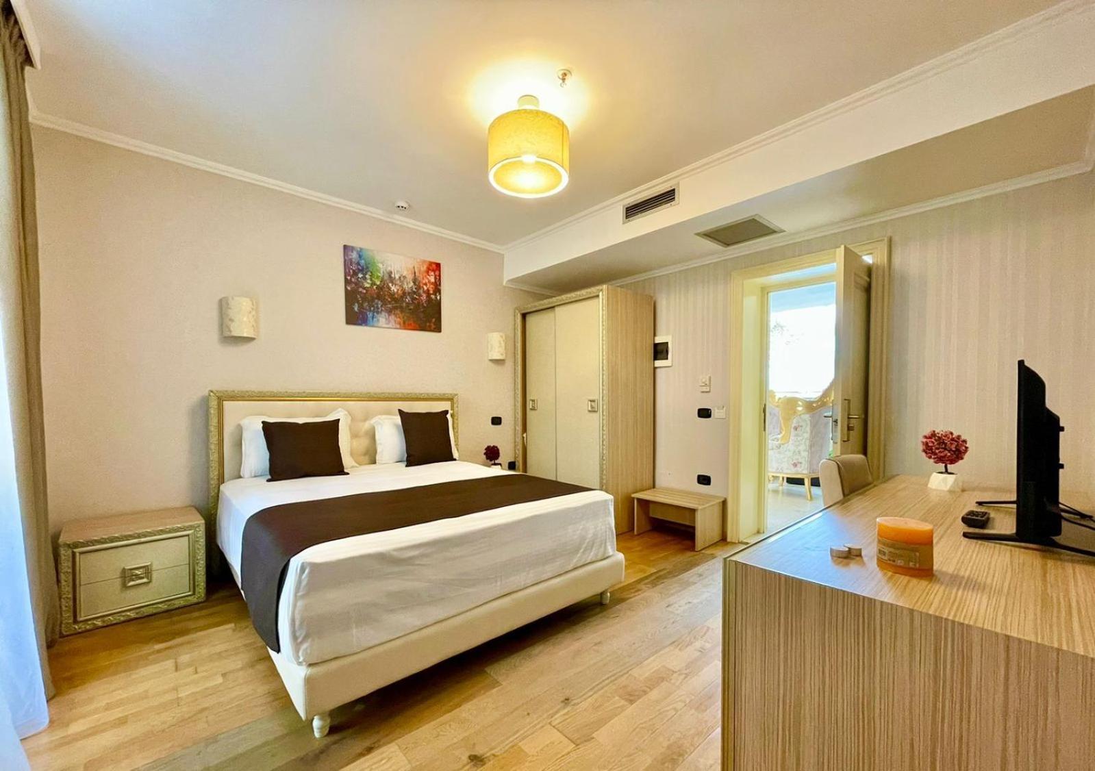 Amh Hotel Дуррес Экстерьер фото